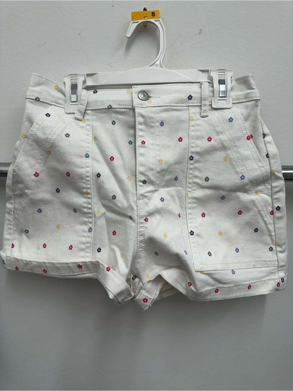 Girl’s White Embroidered Daisy-Print Shorts